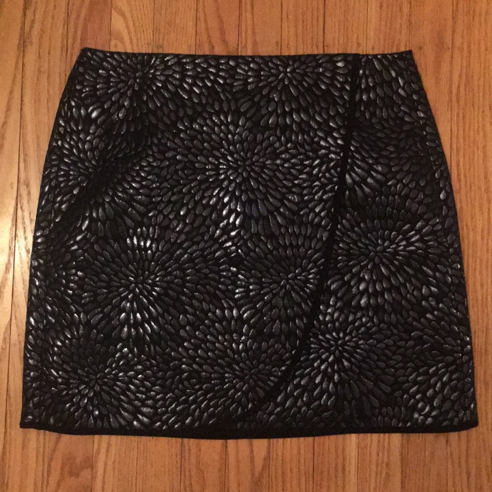 Black shimmered skirt